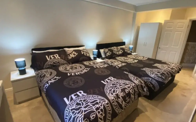Gold Apartment