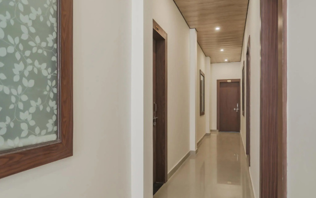 OYO 70438 Hotel R V Palace