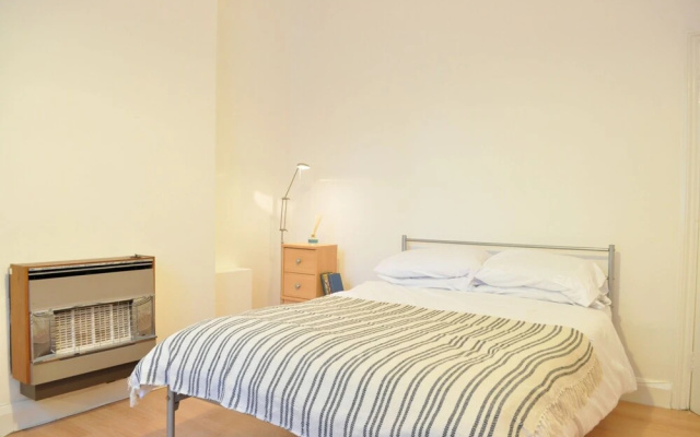 Lovely Spacious Central 3 Bedroom Apartments