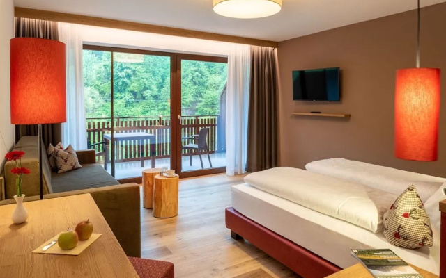 River Hotel Post