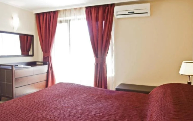 Oasis Park Hotel