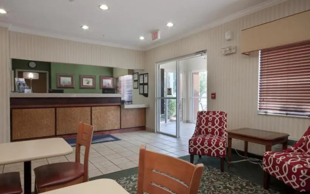 Country Inn & Suites Fairview Heights IL