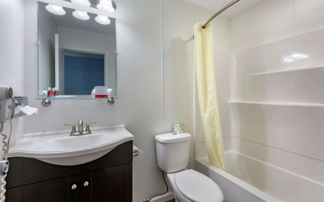 Econo Lodge Inn & Suites Sandusky South