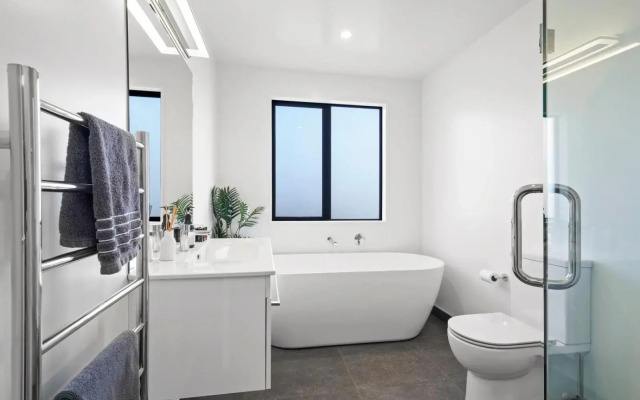 Paradise Point - Wānaka Holiday Home