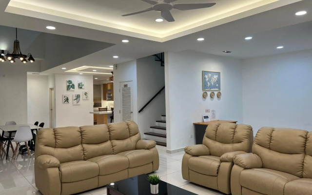 4 bedrooms (private bathroom) Perdana Hill Villa