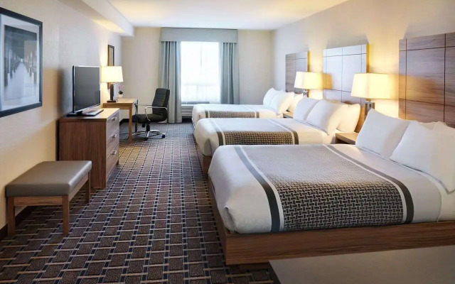 Pomeroy Inn And Suites Vermilion