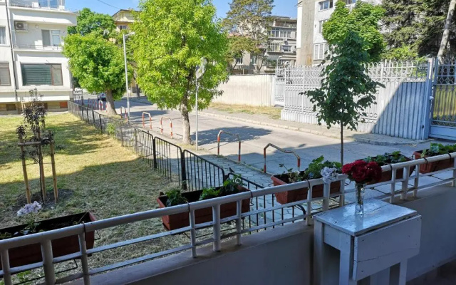 Central Varna Apartment - Lets4Holiday