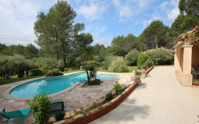 Charming Villa in Salernes France With Parking Space