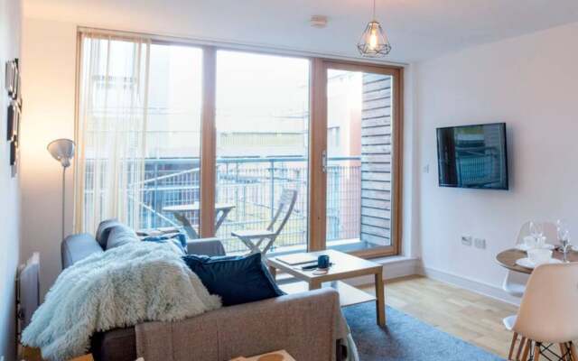 Апартаменты Modern 2 Bedroom Apartment in City Centre With Balcony комната для гостей