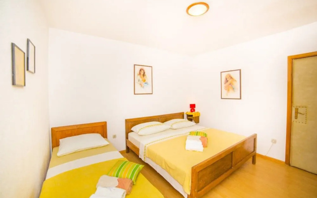 Apartments Bratus