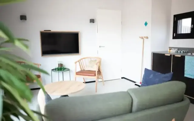 Modern Lodge With 2 Bathrooms, Near the Beach