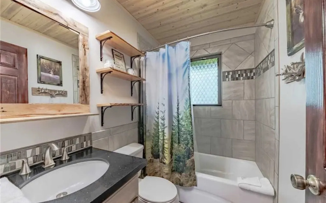 Midtown HideAway - Two Bedroom Cabin
