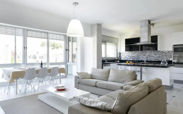 Frishman 3 Bedrooms Apartment