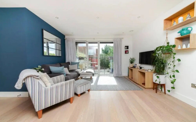 Modern 2 Bedroom Flat in East London