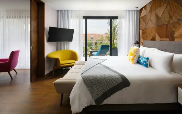 The Fives Downtown Hotel & Residences, Curio Collection by Hilton