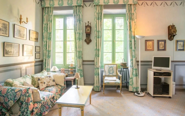 Villa in Grimaud Near Tennis Court & Pool