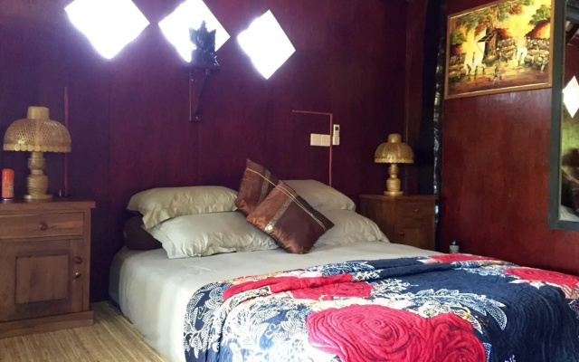 Mahogany Cottage