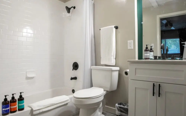 WanderJaunt Gilmore 1BR Clarksville