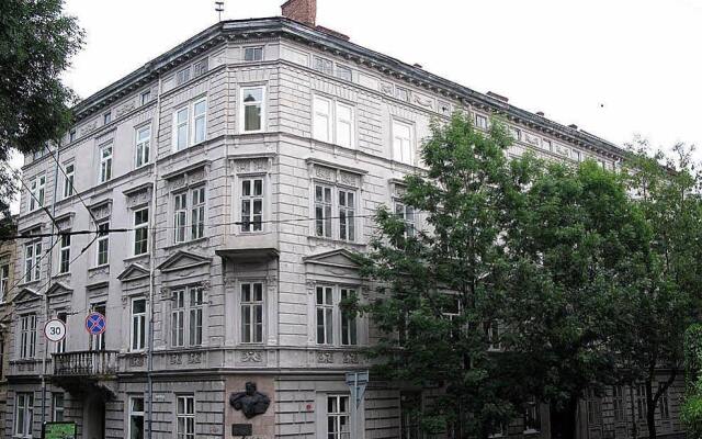 Гостиница Lviv Tour Apartments Украина, Львов - отзывы, цены и фото номеров - забронировать гостиницу Lviv Tour Apartments онлайн вид на фасад