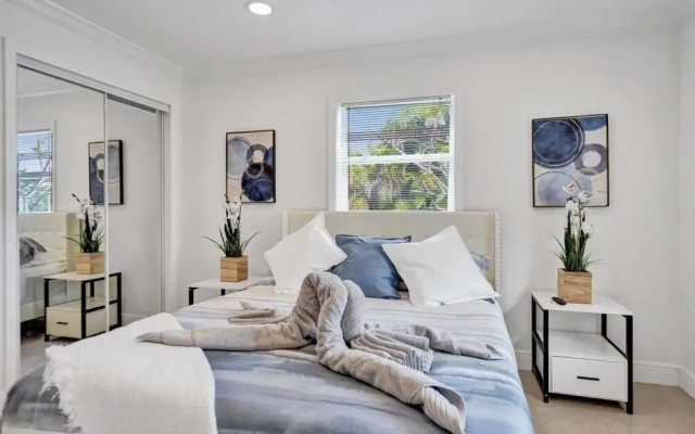 Casa Lago 3 Bedroom Home by Redawning