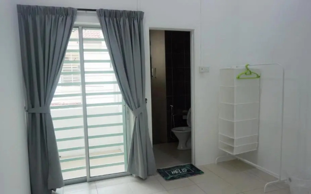 E's Suite- Homestay that fits 8 pax comfortably.
