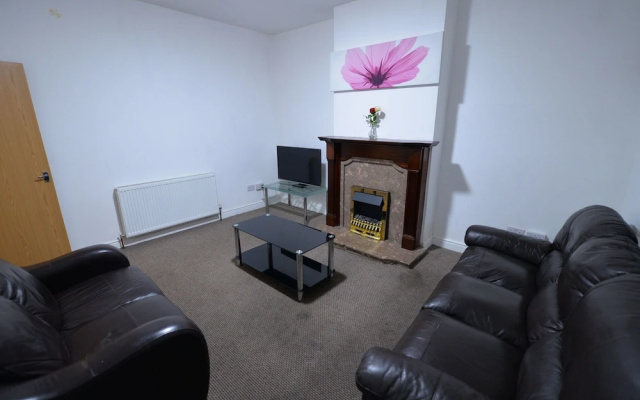 Simplistic Holiday Home in Coventry With Garden