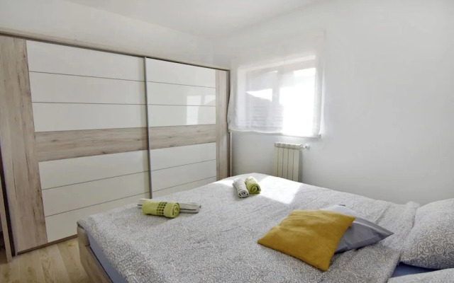 Upscale Fully Equipped Apartment