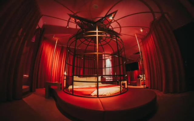 Egm Hotel