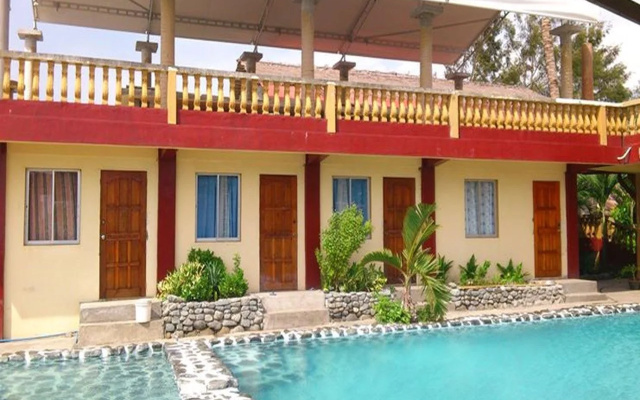 RedDoorz @ White Castle Beach Resort Iba Zambales - Vaccinated Staff