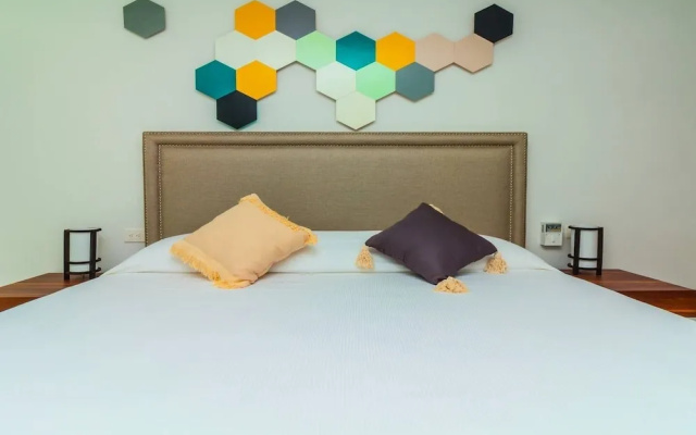 Amazing Studio, Best Location, AC, Beach!