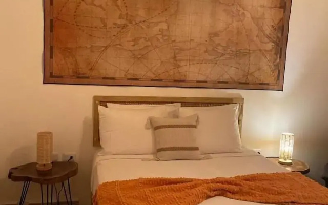 Studio 27 Colonial