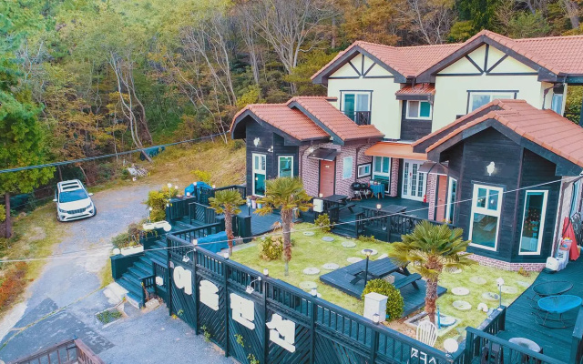 Geojae Yeowool Aegyun Pension