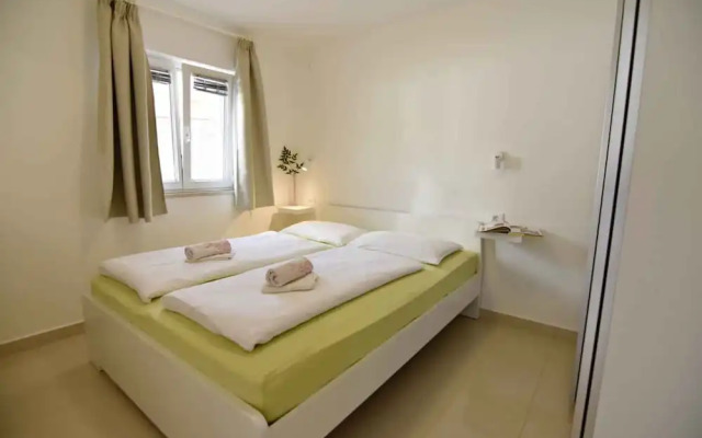 Terrace Flat 300 mt From Beach