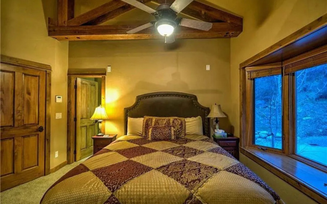 Eagles Nest Chalet