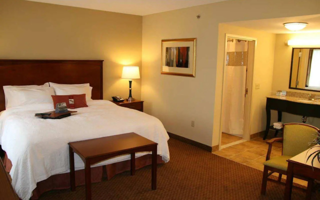 Hampton Inn & Suites Warren