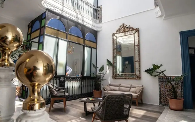 La Casa Amarilla Rooms & Suites