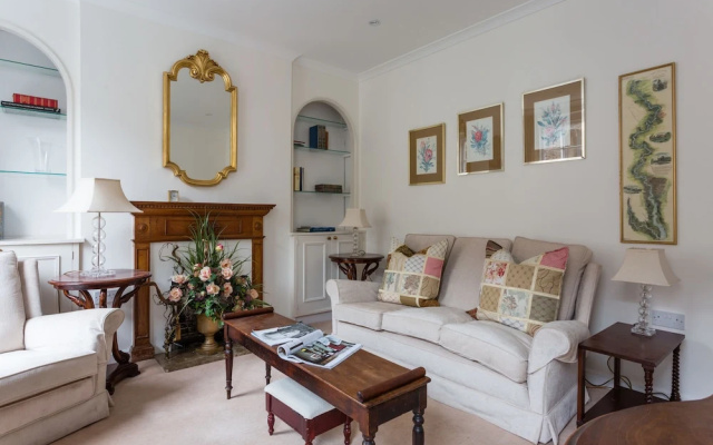Traditional 2BR Flat in Marylebone