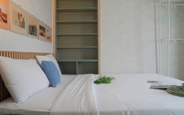 Pleasant White 3Br At Bassura City Apartment