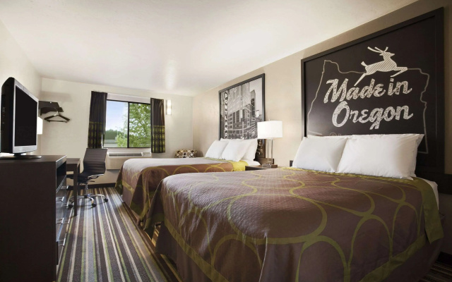 Super 8 by Wyndham Portland Airport