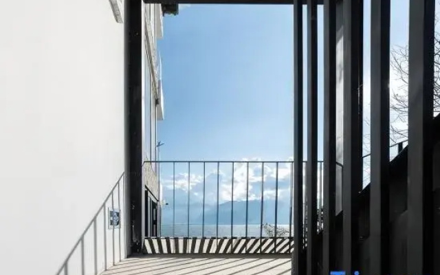 Liuyue · Designer Lake View Holiday Hostel