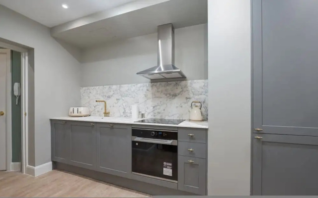 Trendy Flat by Hyde Park PS1