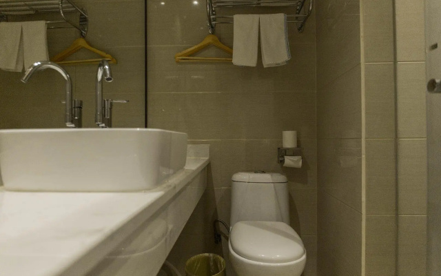 Hanting Hotel Shenzhen Longgang Nanlian Metro Station