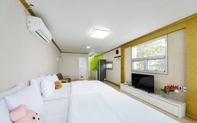 Yeosu Feeling Pension