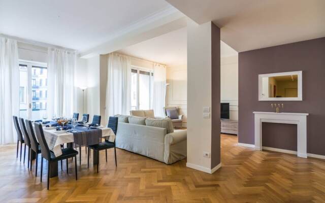 Luxury 3 bedrooms 500m from Duomo 1