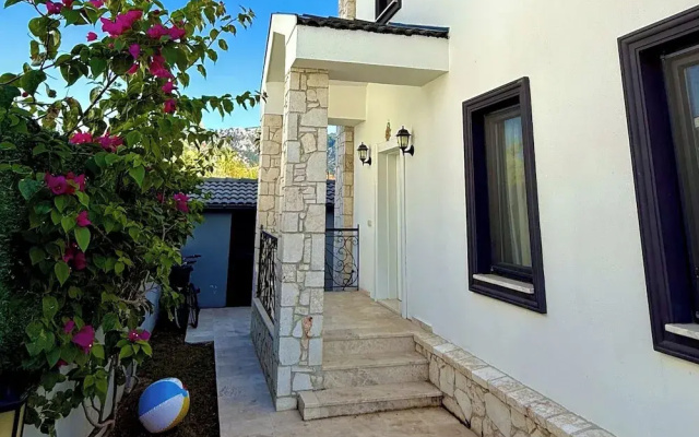 Villa-sleeps 9-parking-pool-bbq-hot Tub-pets