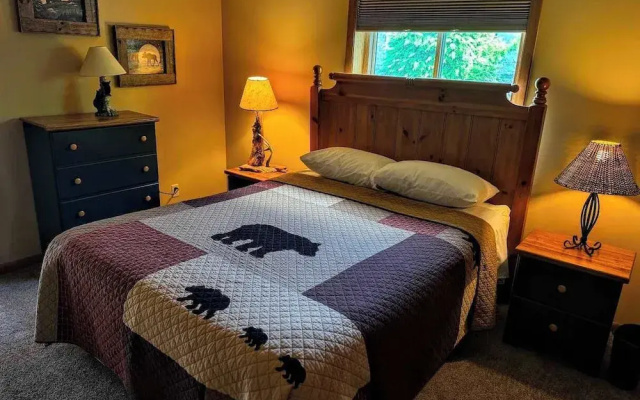 Island Cove #9 - On Minocqua Lake