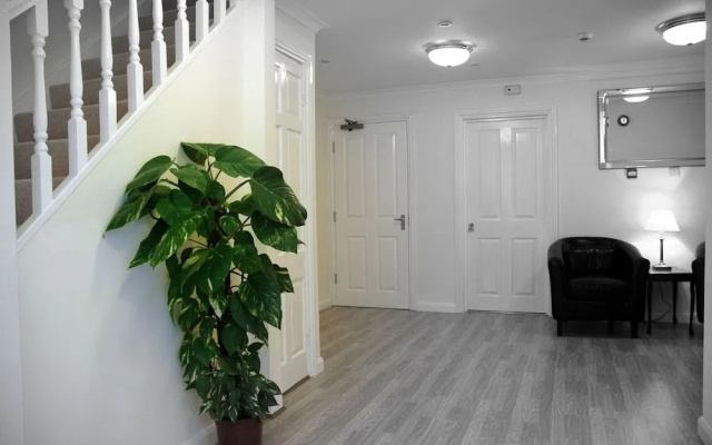 White Gates Hotel