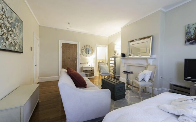 Pleasant Back Bay Suites by Sonder