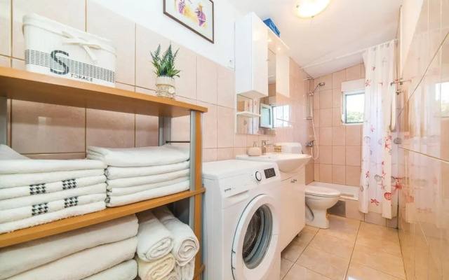 Beautiful Home in Kanica With Wifi and 3 Bedrooms
