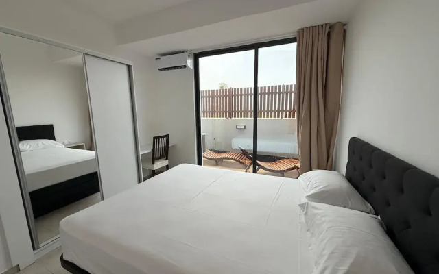Joli Beach Apartments With Shared Pool